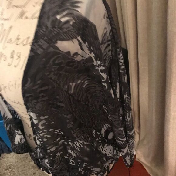 Beautiful blouse - Picture 2 of 6